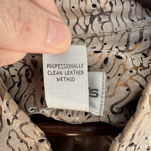 Chico’s Women’s 2 Leather Jacket Metallic Gold Beige Perforated Hook Eye Closure - Picture 6 of 9